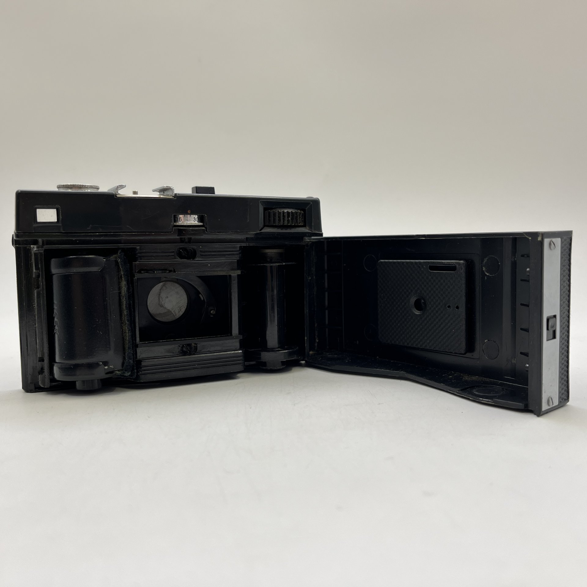 Фотоаппарат "Смена-8" в оригинальном кофре (не работает), металл, стекло, полимерный материал, кожа, ЛОМО (Ленинградское оптико-механическое объединение), СССР, 1970-1990 гг.