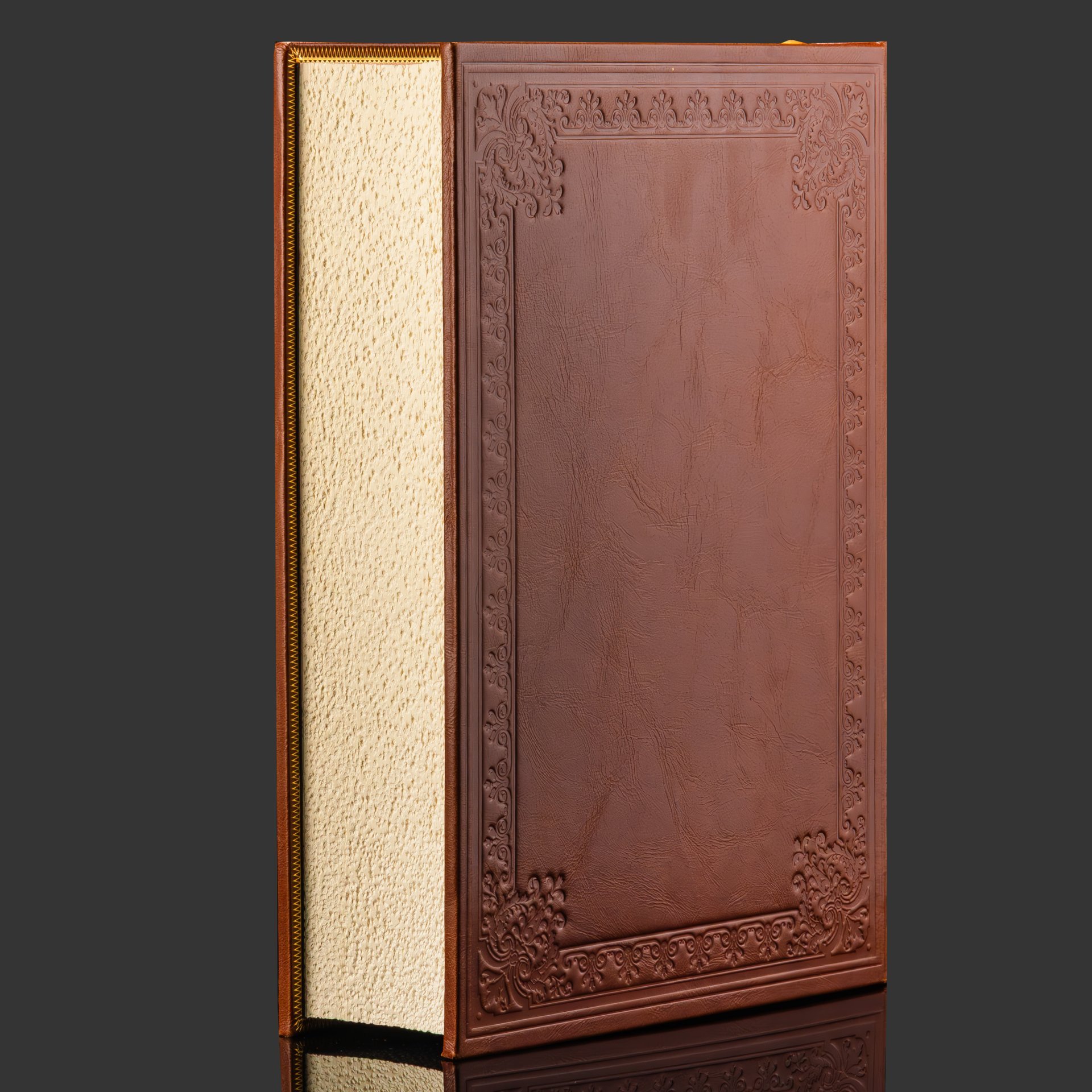 Книга в кожаном переплете "История Петра Великого", репринтное издание, бумага, кожаный переплет, тиснение, золочение, обрез с принтом и золочением, в кожаном футляре и бархатной подарочной упаковке, Российская Федерация, 2025 г.