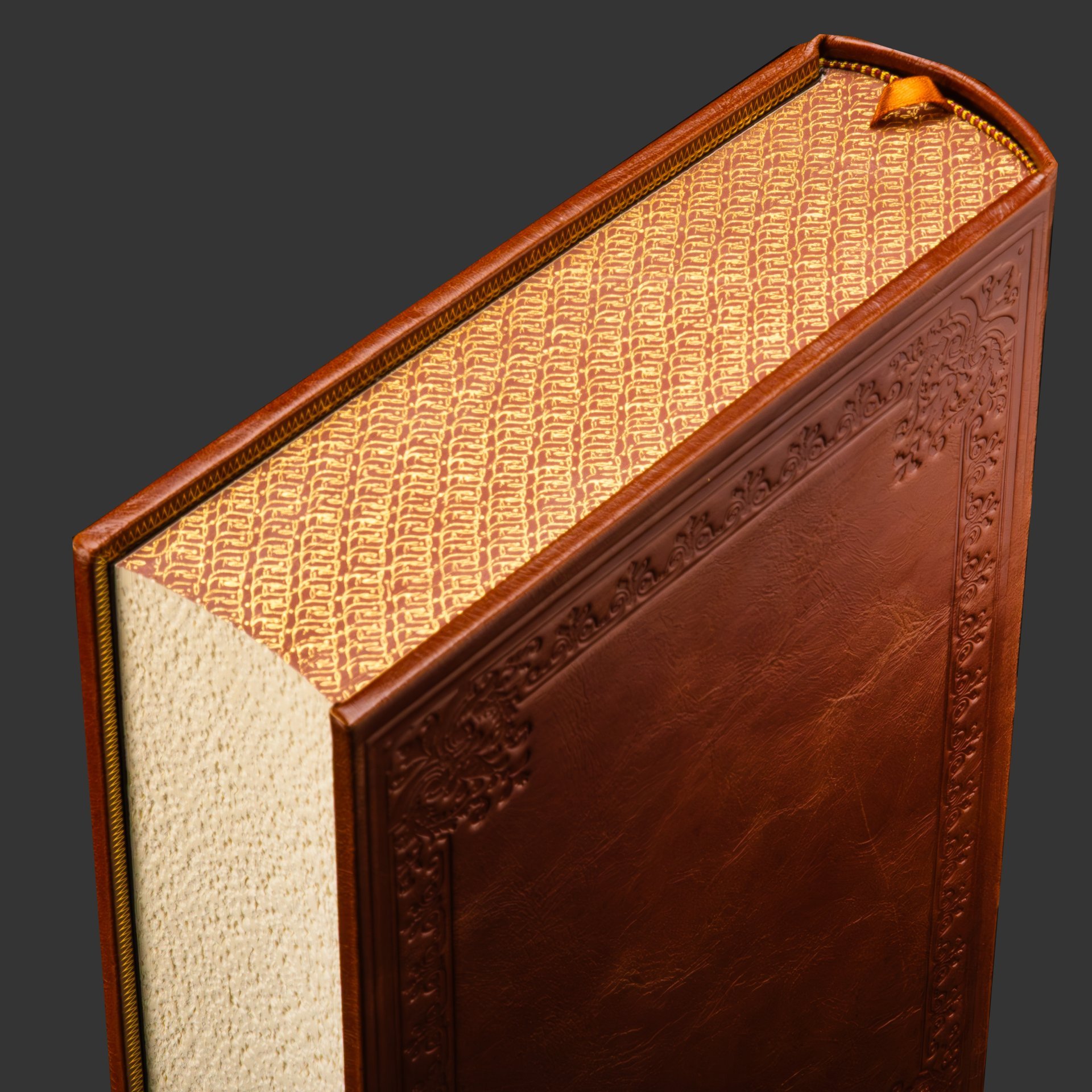 Книга в кожаном переплете "История Петра Великого", репринтное издание, бумага, кожаный переплет, тиснение, золочение, обрез с принтом и золочением, в кожаном футляре и бархатной подарочной упаковке, Российская Федерация, 2025 г.