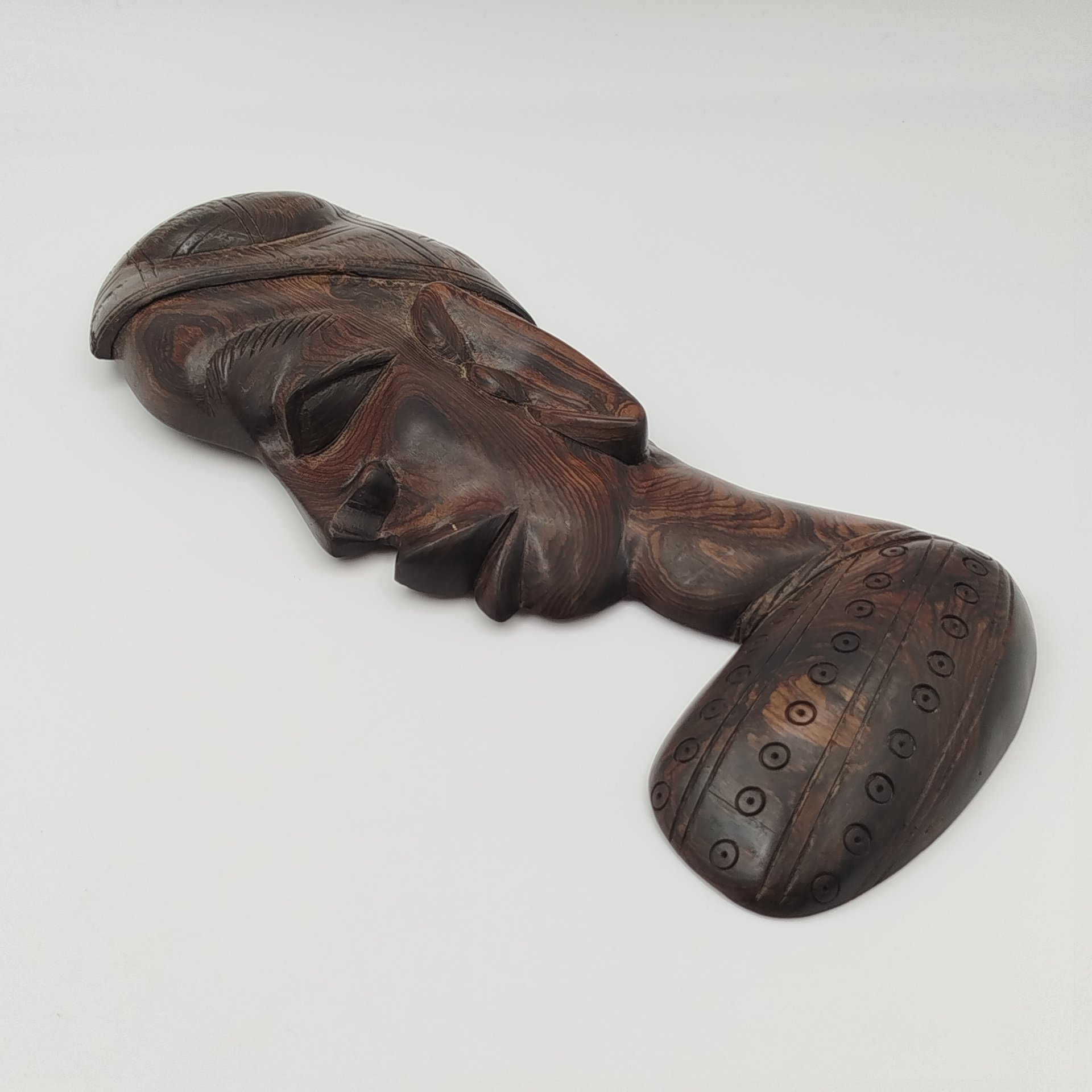 Барельеф настенный в виде африканской женщины, выполненный из эбенового дерева, дерево, Африка, 1990-2000 гг.