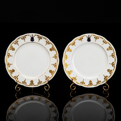 Набор из двух тарелок обеденных с гербом рода графов Паниных