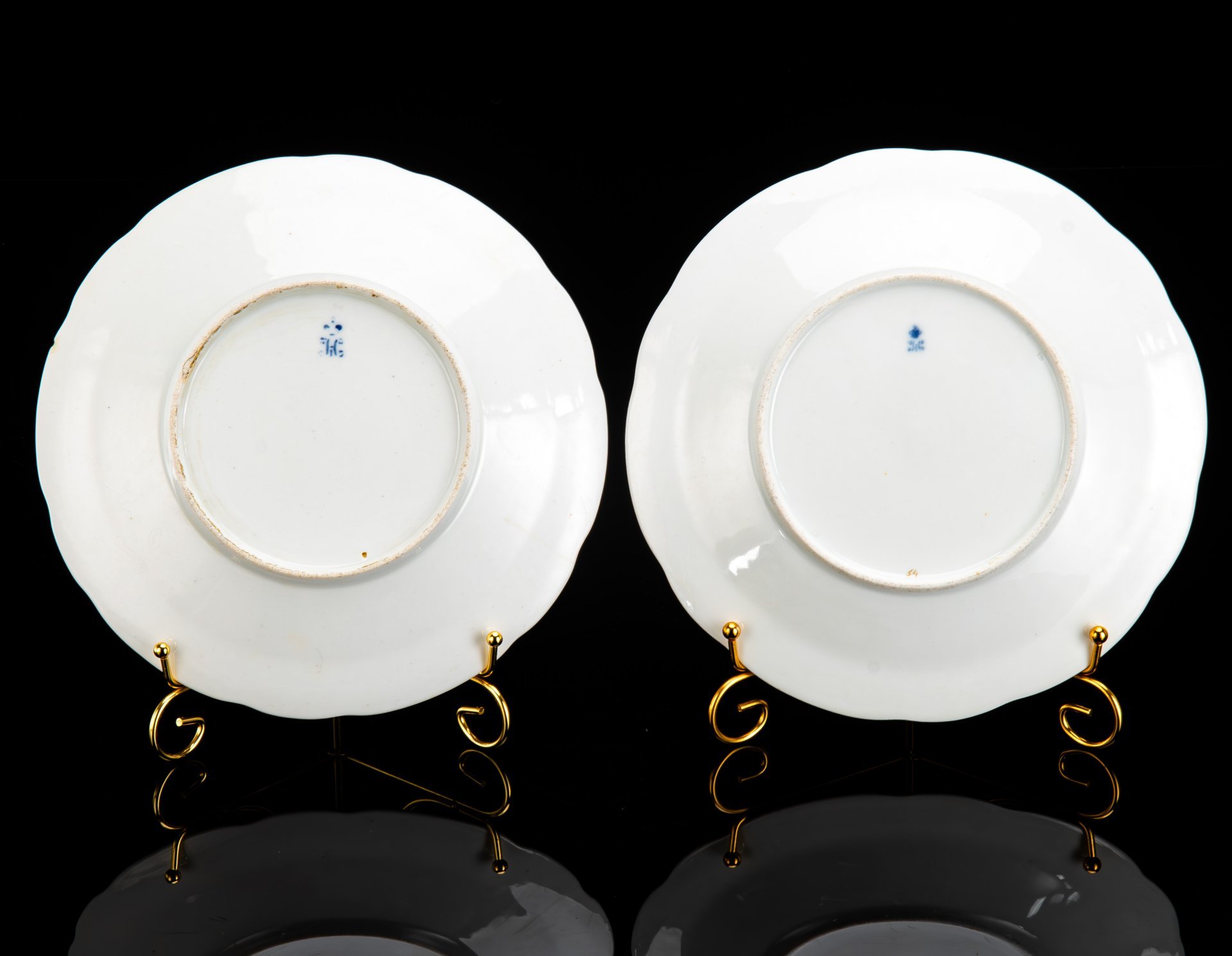 Набор из двух тарелок обеденных с гербом рода графов Паниных