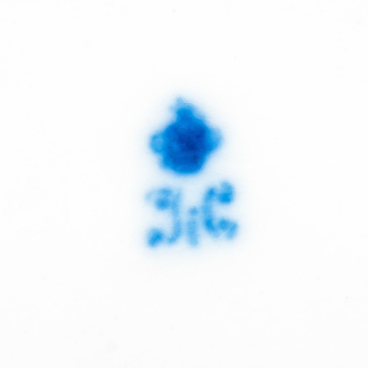 Набор из двух тарелок обеденных с гербом рода графов Паниных