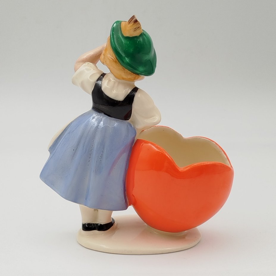 Статуэтка (карандашница) "Девочка с сердечком", фаянс, роспись, Hertwig & Co., Германия, 1941-1958 гг.
