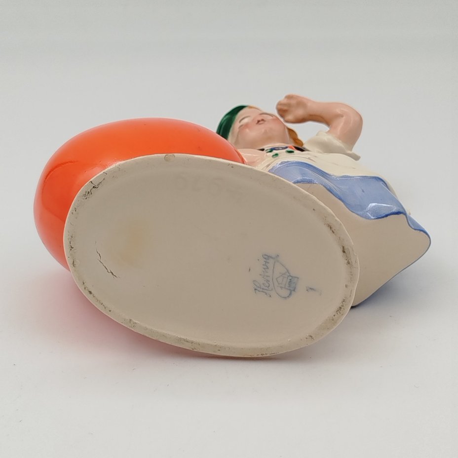 Статуэтка (карандашница) "Девочка с сердечком", фаянс, роспись, Hertwig & Co., Германия, 1941-1958 гг.