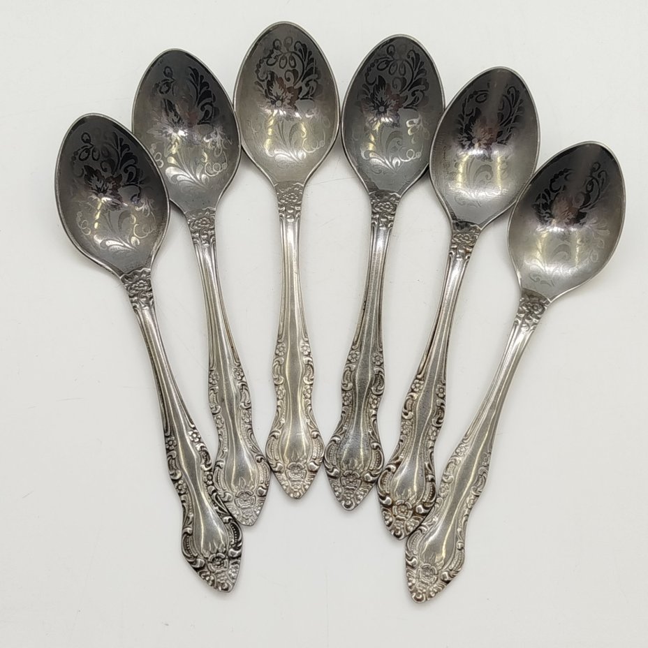Набор из 6 чайных ложек, украшенных растительным декором, нержавеющая сталь, Павловский завод художественных металлоизделий им. С.М. Кирова, СССР, 1970-1990 гг.