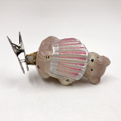 Ёлочная игрушка "Медвежонок с гармошкой" на прищепке, стекло, роспись, металл, Завод стеклянных ёлочных украшений и оптических изделий, г. Москва, СССР, 1950-1960 гг.