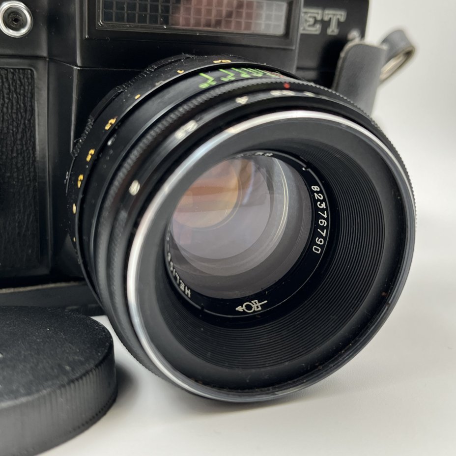 Фотоаппарат "Зенит-ЕТ" c объективом "Гелиос-44-2" в оригинальном кофре с коробкой, металл, пластик, стекло, кожа, Белорусское оптико-механическое объединение (БелОМО), СССР, 1982 г.