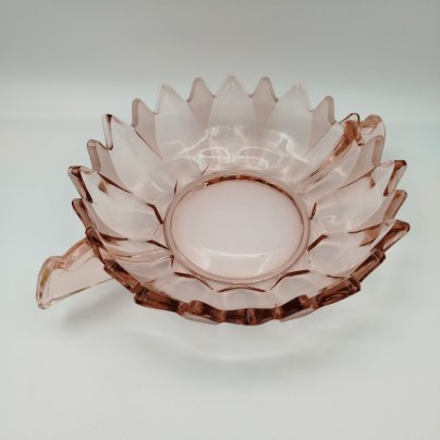 Ваза для подачи напитков/десертов розалинового оттенка, выполненная в стиле ар-деко, цветное стекло, пресс, Западная Европа, 1930-1950 гг.