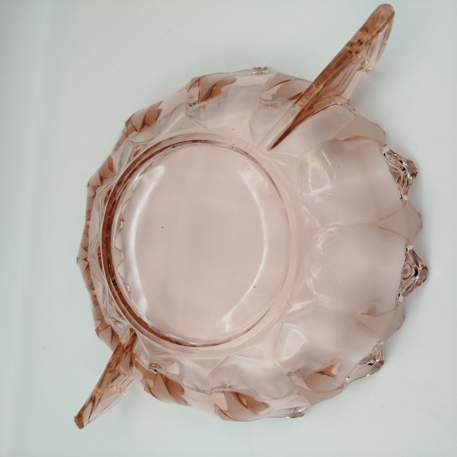 Ваза для подачи напитков/десертов розалинового оттенка, выполненная в стиле ар-деко