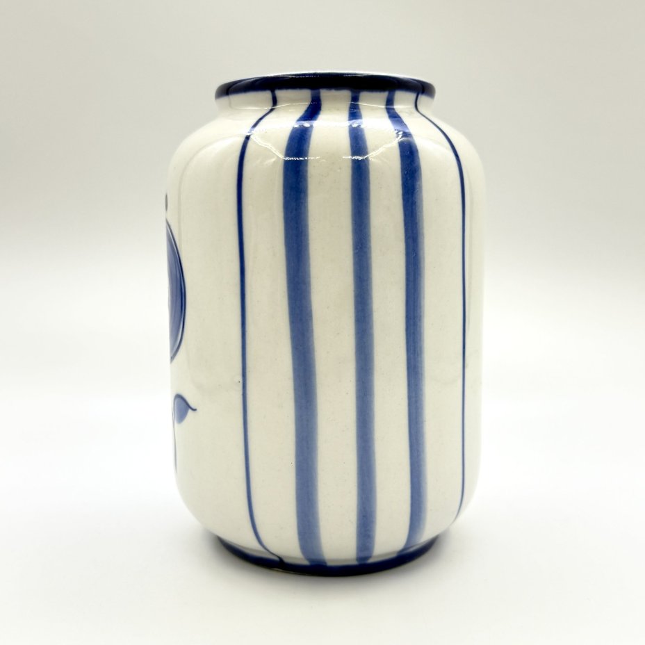 Ваза, украшенная цветочным декором, Гжель, фарфор, роспись, СССР, 1970-1990 гг.
