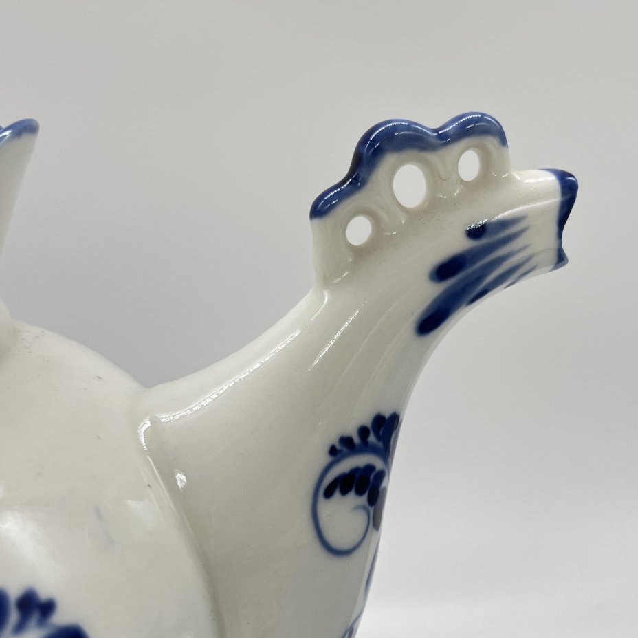 Чайник с фигурными элементами и расписным цветочным декором (крышка подбор)