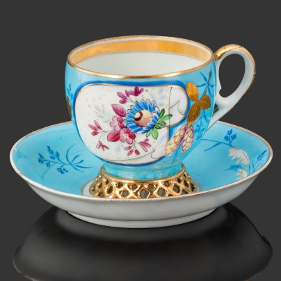 Чайная пара с цветочным декором и кружевным основанием, фарфор, роспись, золочение, Фабрика Я.Г. Храпунова-Нового, Российская империя, 1860-1880 гг.