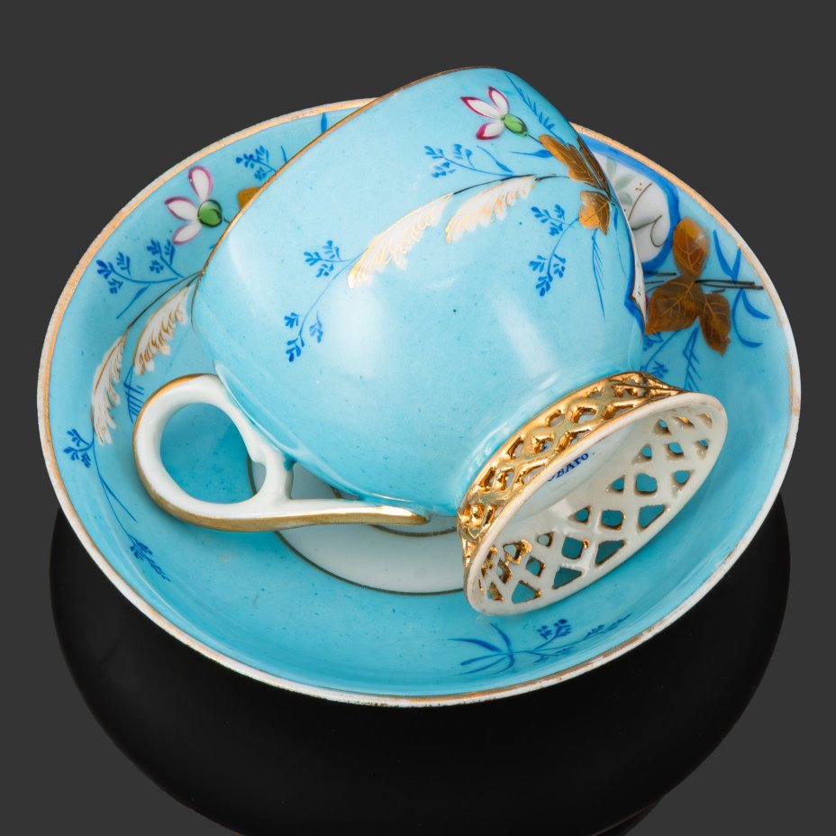 Чайная пара с цветочным декором и кружевным основанием, фарфор, роспись, золочение, Фабрика Я.Г. Храпунова-Нового, Российская империя, 1860-1880 гг.