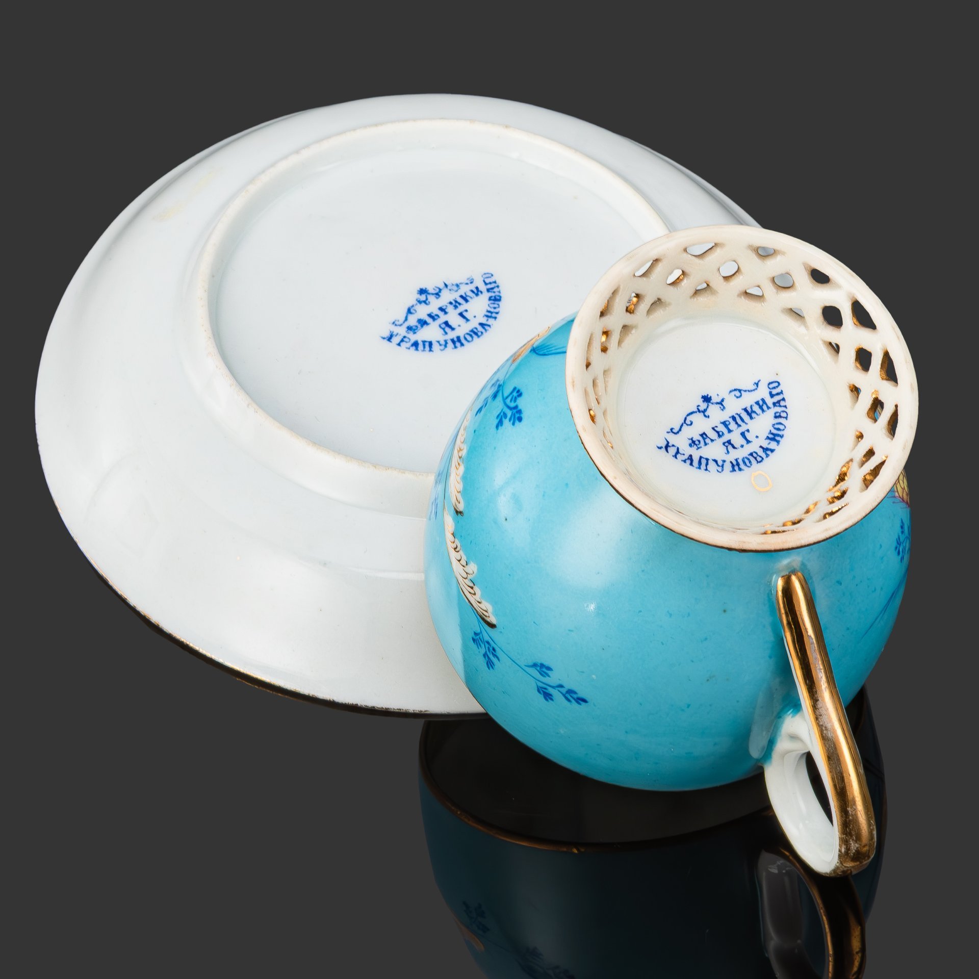 Чайная пара с цветочным декором и кружевным основанием, фарфор, роспись, золочение, Фабрика Я.Г. Храпунова-Нового, Российская империя, 1860-1880 гг.
