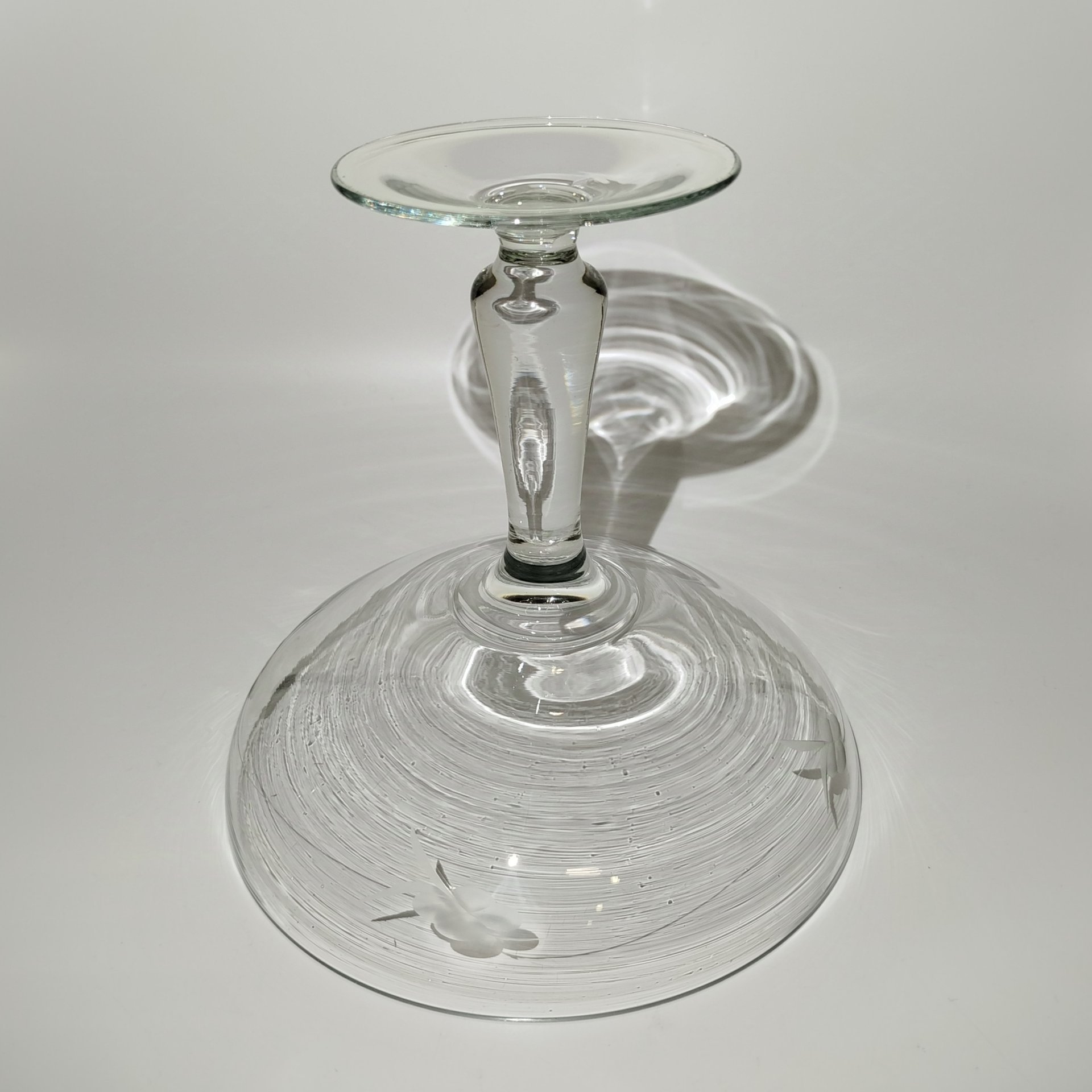 Фруктовница, украшенная растительным декором, стекло, гравировка, СССР, 1960-1980 гг.
