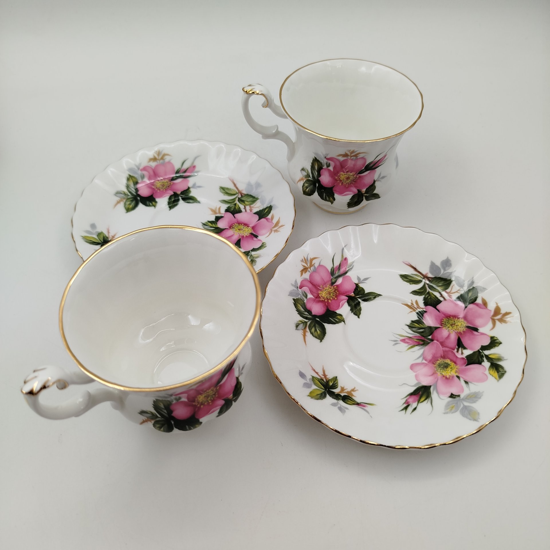 Набор кофейных пар на 2 персоны (дуэт) с ярким цветочным декором " Prairie Rose", Royal Albert