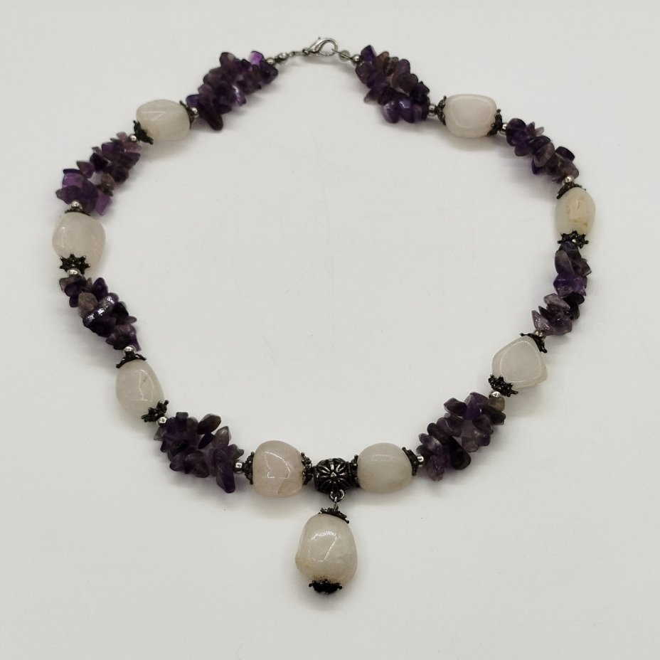 Бусы с бусинами разной формы