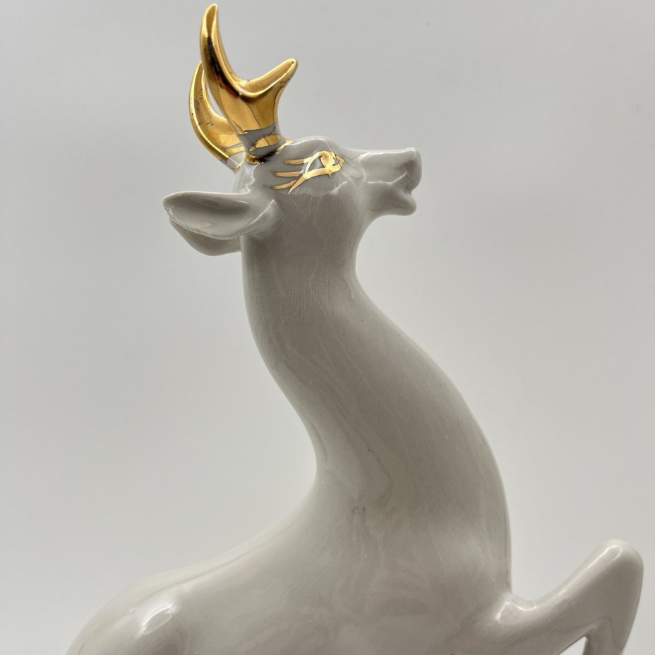 Статуэтка "Олень", фарфор, золочение, Городницкий фарфоровый завод, СССР, 1970-1990 гг.