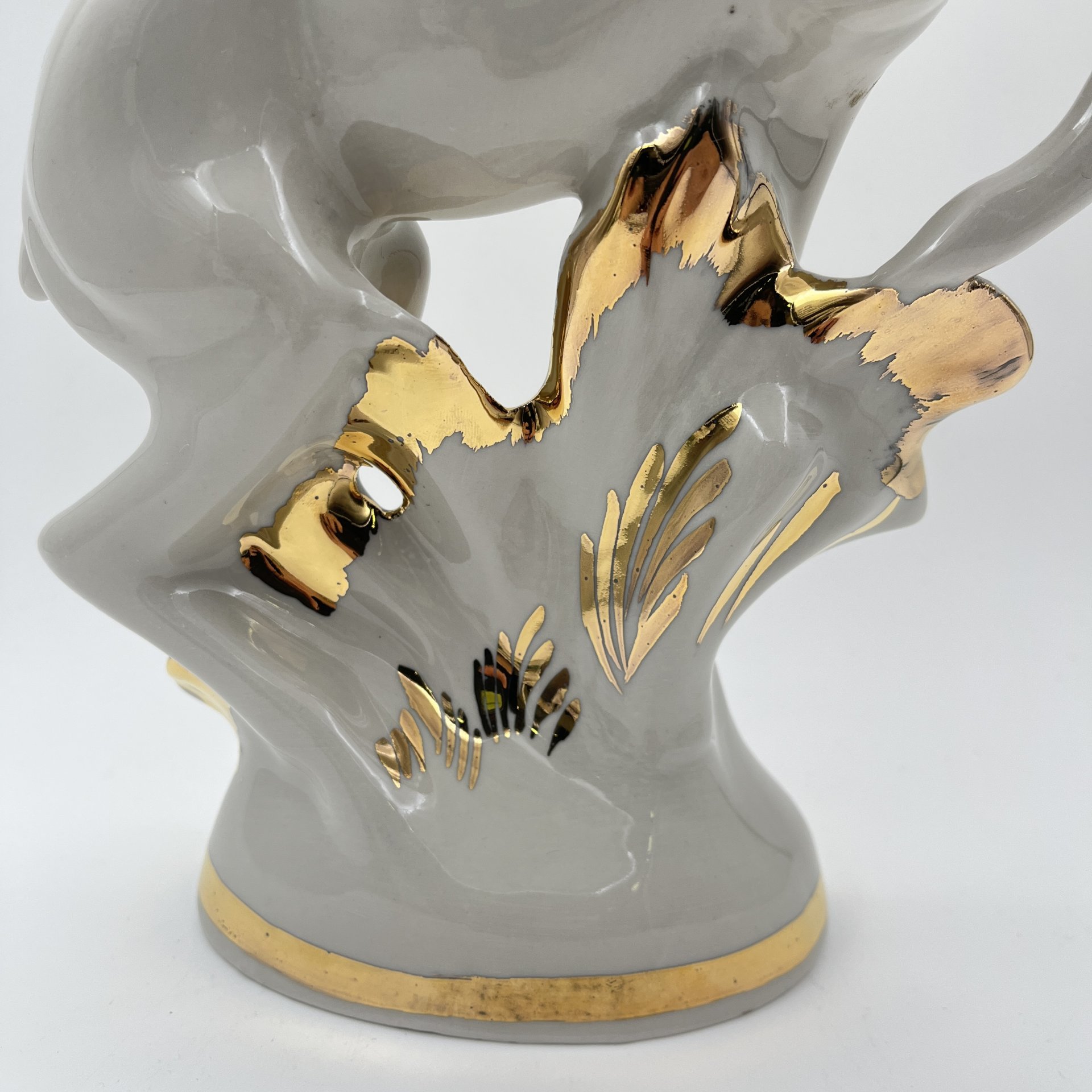 Статуэтка "Олень", фарфор, золочение, Городницкий фарфоровый завод, СССР, 1970-1990 гг.