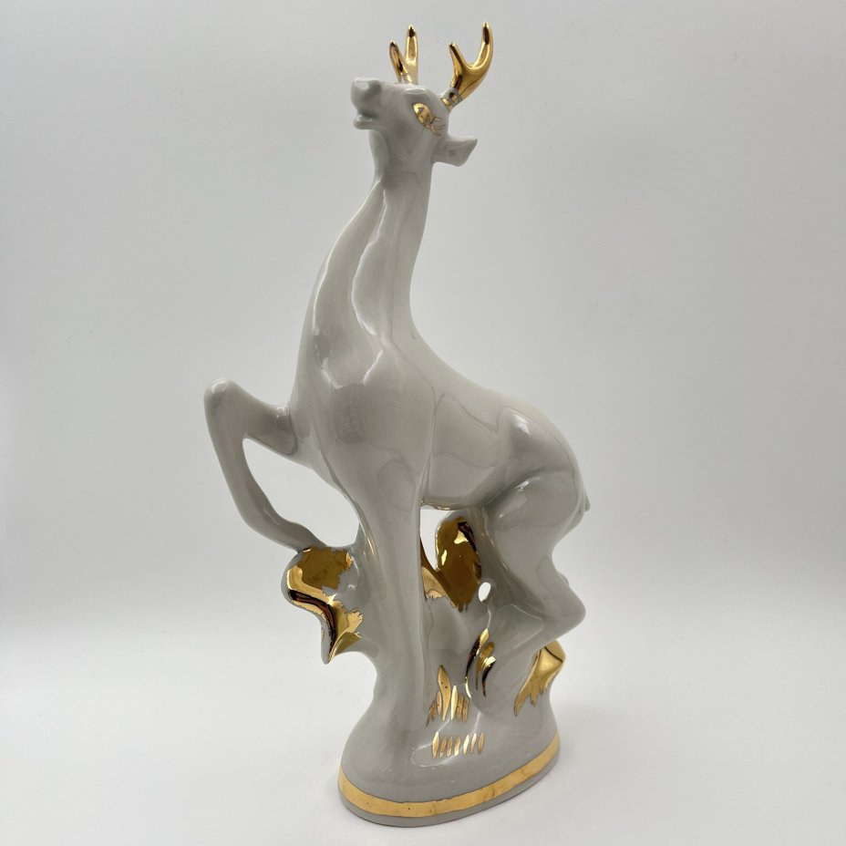 Статуэтка "Олень", фарфор, золочение, Городницкий фарфоровый завод, СССР, 1970-1990 гг.
