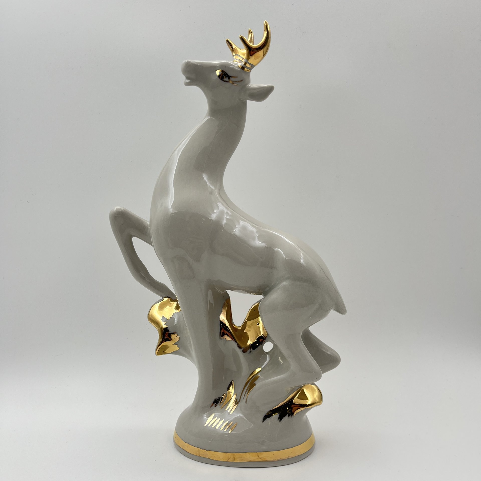 Статуэтка "Олень", фарфор, золочение, Городницкий фарфоровый завод, СССР, 1970-1990 гг.