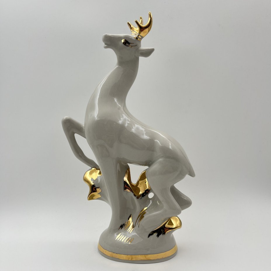 Статуэтка "Олень", фарфор, золочение, Городницкий фарфоровый завод, СССР, 1970-1990 гг.