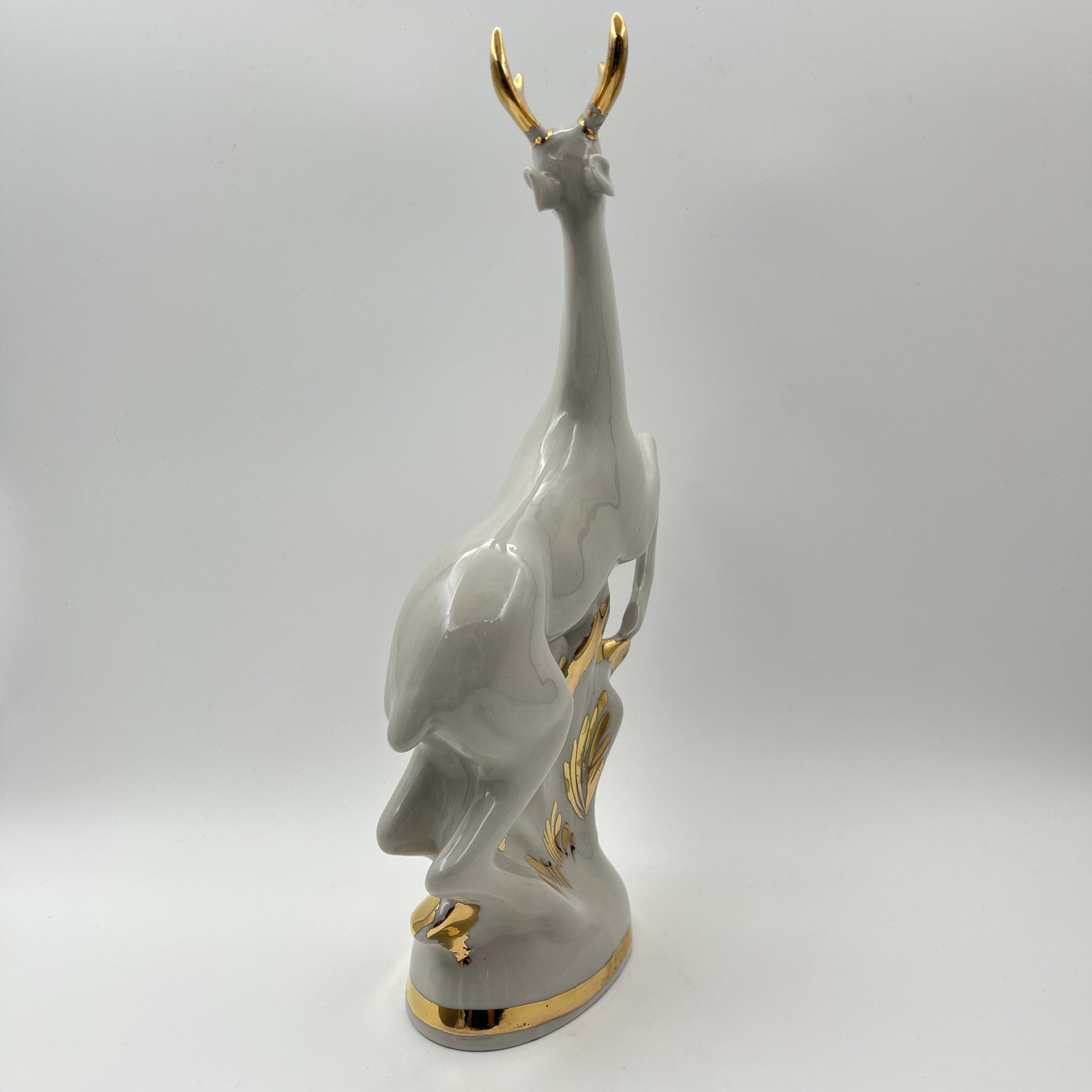 Статуэтка "Олень", фарфор, золочение, Городницкий фарфоровый завод, СССР, 1970-1990 гг.