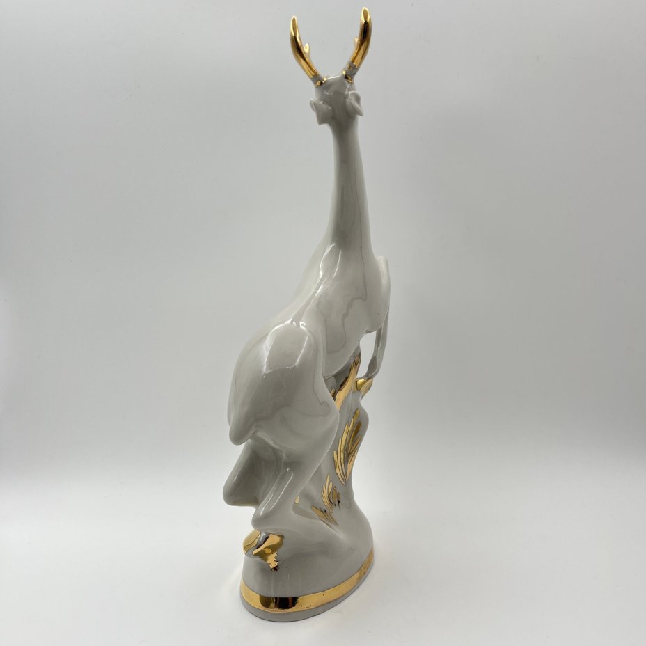 Статуэтка "Олень", фарфор, золочение, Городницкий фарфоровый завод, СССР, 1970-1990 гг.