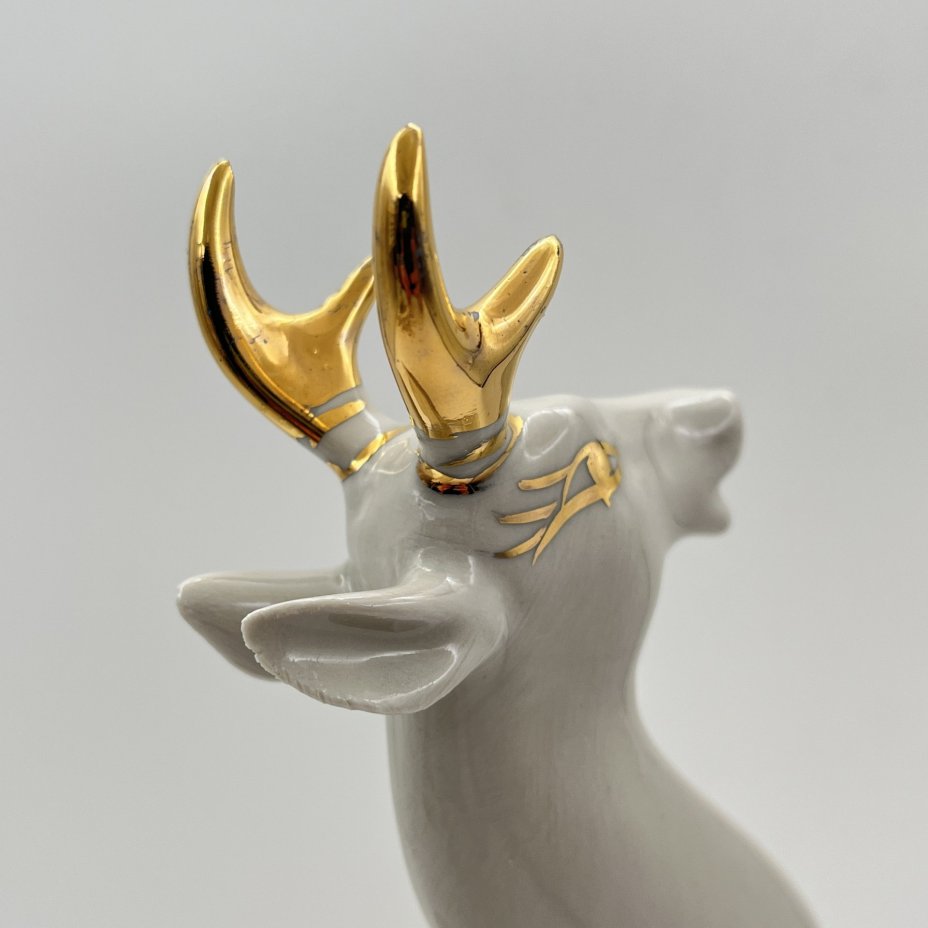 Статуэтка "Олень", фарфор, золочение, Городницкий фарфоровый завод, СССР, 1970-1990 гг.