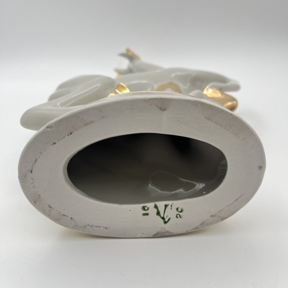 Статуэтка "Олень", фарфор, золочение, Городницкий фарфоровый завод, СССР, 1970-1990 гг.