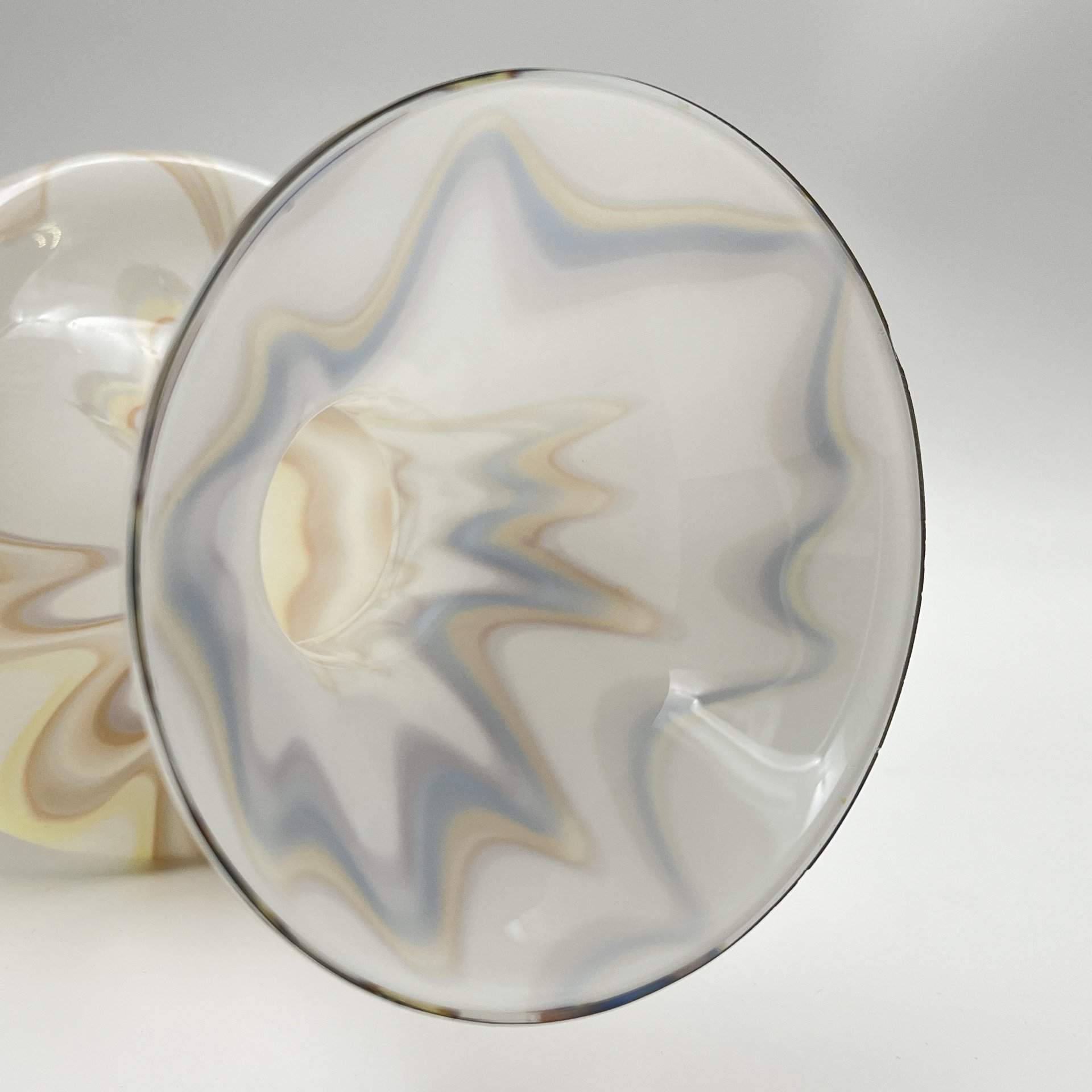 Ваза "Татьянка" в разноцветной гамме, автор Б.А. Смирнов, стекло, молочное стекло, Ленинградский завод художественного стекла (ЛЗХС), СССР, 1960-1980 гг.