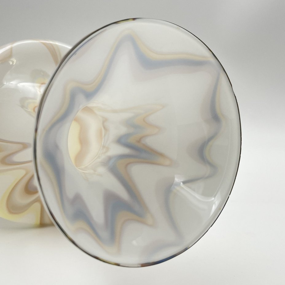 Ваза "Татьянка" в разноцветной гамме, автор Б.А. Смирнов, стекло, молочное стекло, Ленинградский завод художественного стекла (ЛЗХС), СССР, 1960-1980 гг.