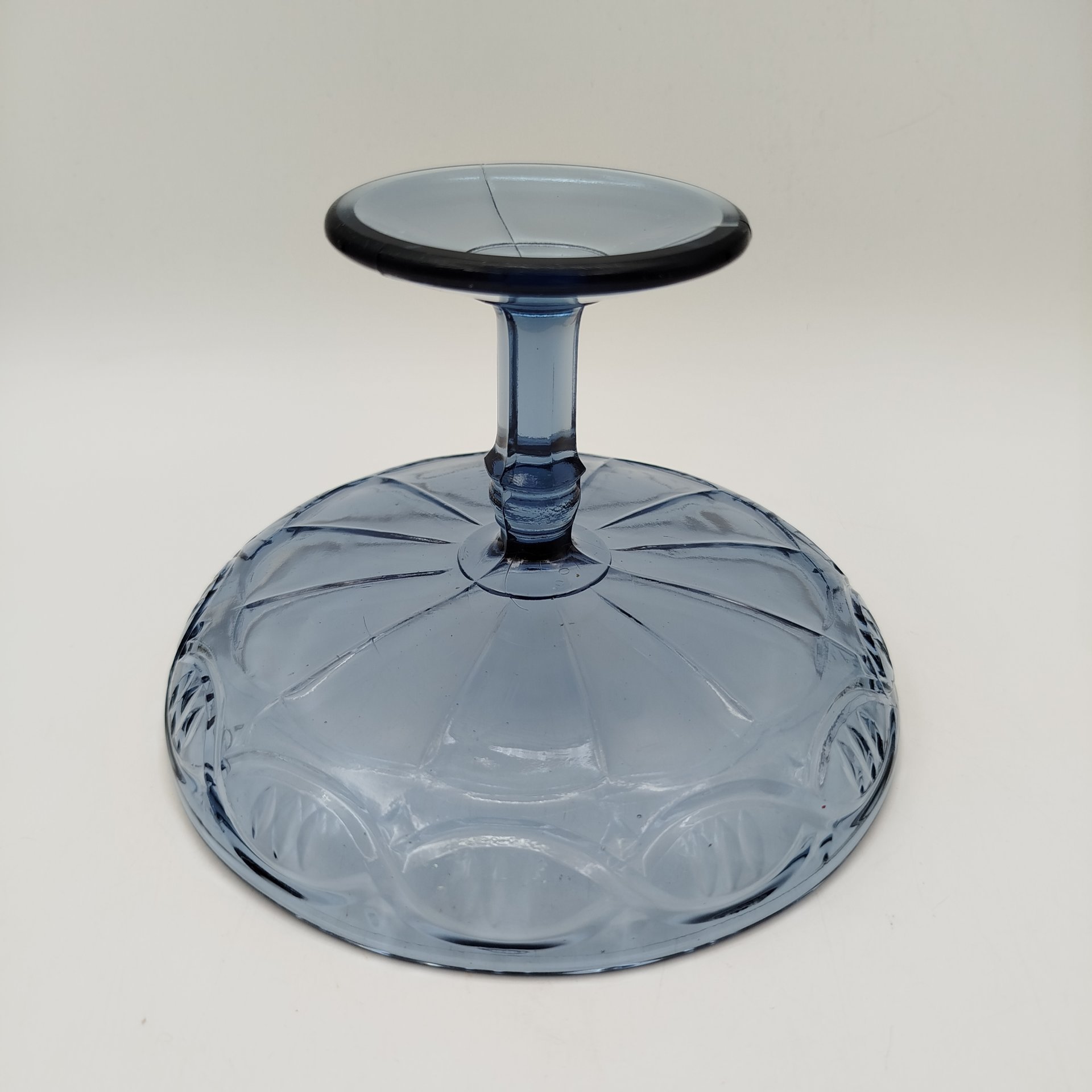Конфетница синего оттенка с рельефным декором, стекло, СССР, 1960-1980 гг.