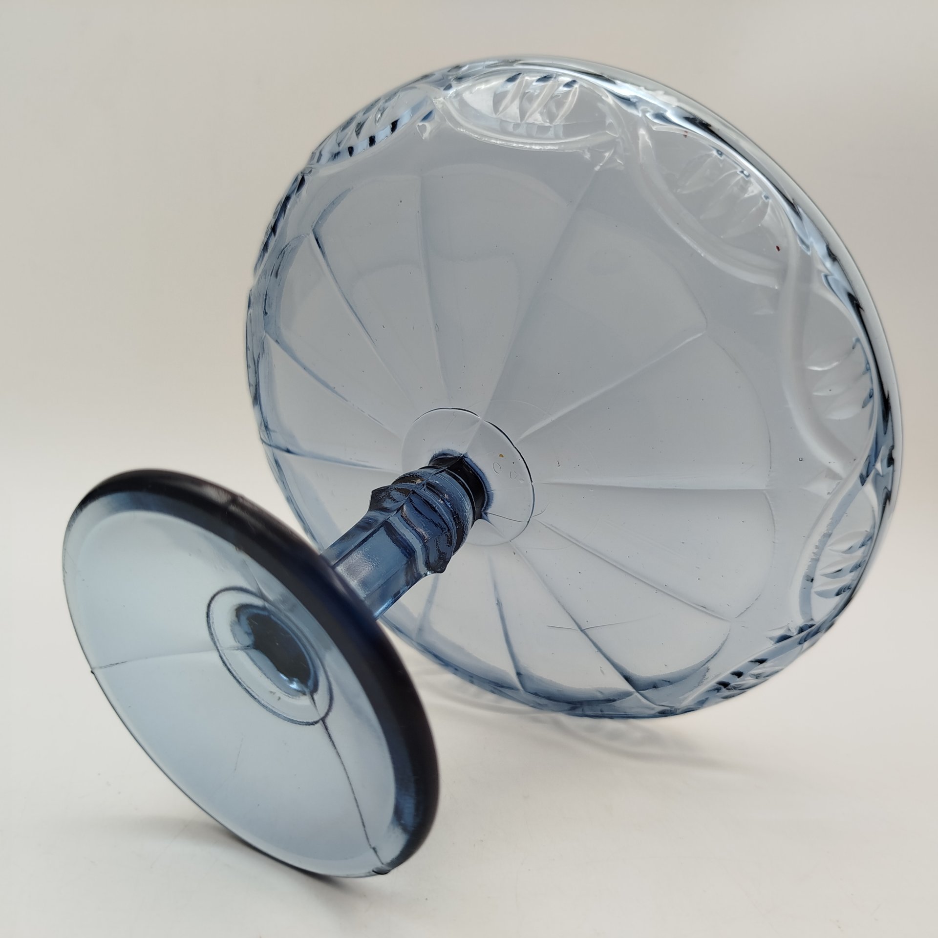 Конфетница синего оттенка с рельефным декором, стекло, СССР, 1960-1980 гг.