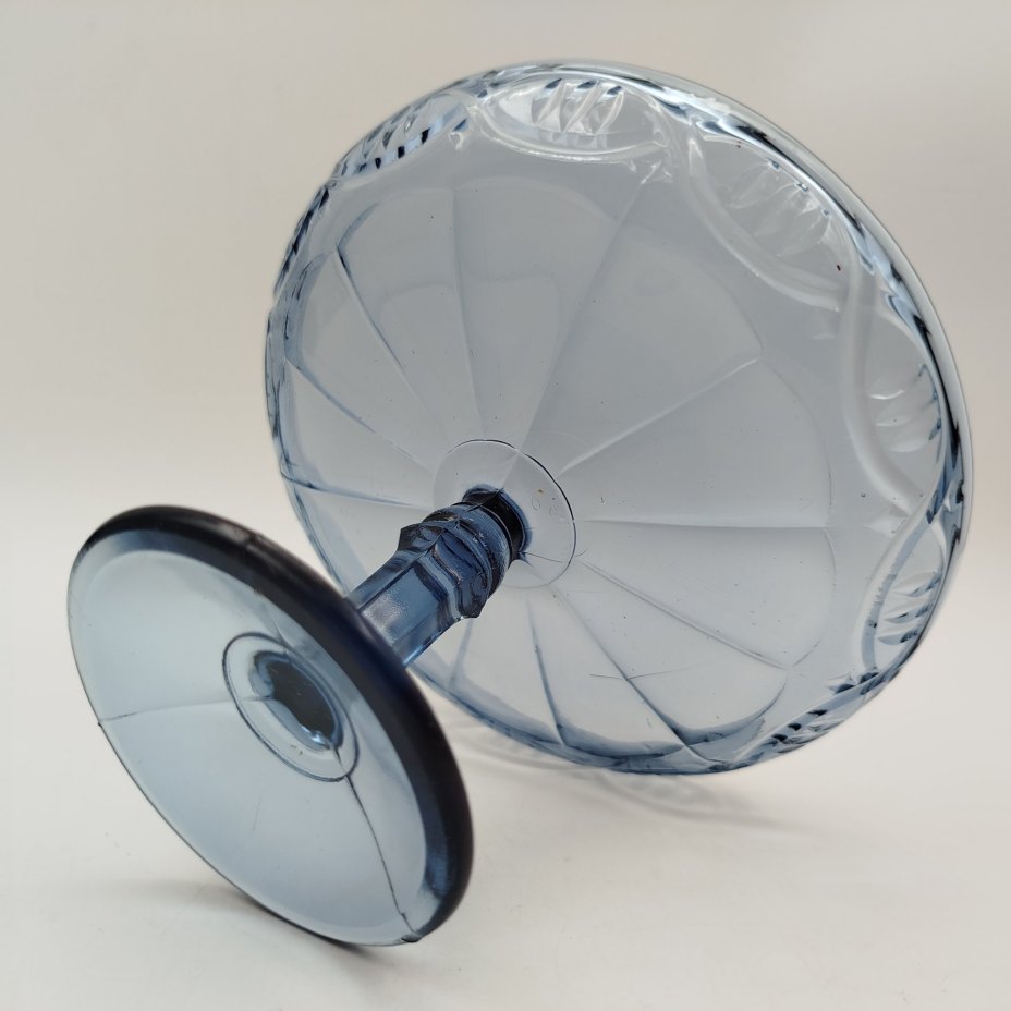 Конфетница синего оттенка с рельефным декором, стекло, СССР, 1960-1980 гг.