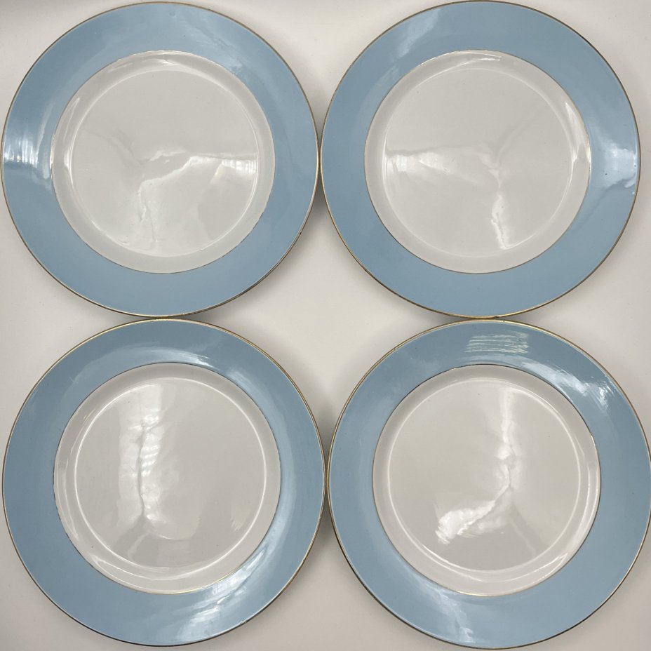 Набор обеденных тарелок с голубым кантом на 4 персоны, фаянс, крытье, золочение, Товарищество М.С. Кузнецова в Твери, Российская империя, 1880-1889 гг.