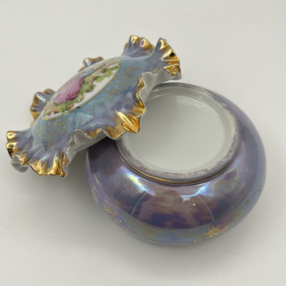 Шкатулка миниатюрная с фестончатым бортом на крышке