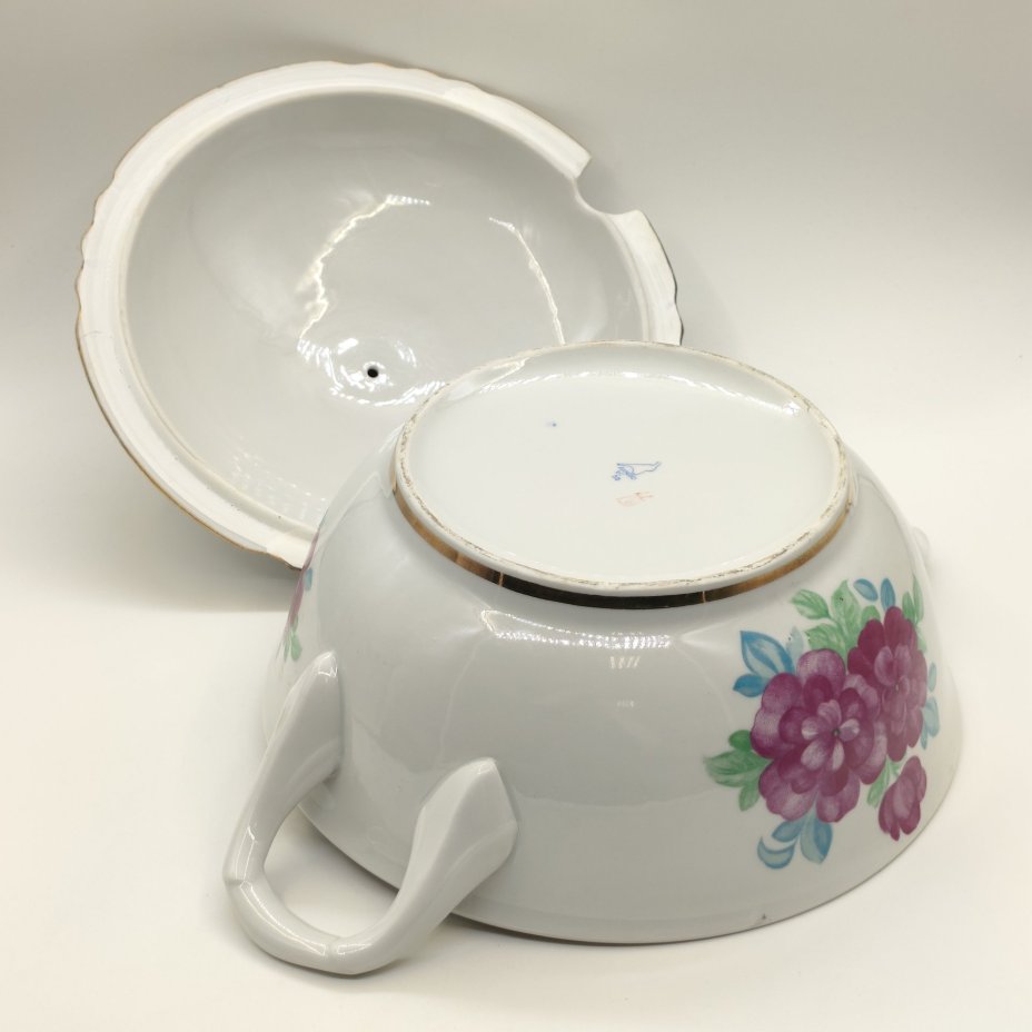 Супница, украшенная цветочным декором, фарфор, деколь, золочение, Дулевский фарфоровый завод (Дулёво), СССР, 1968-1991 гг.