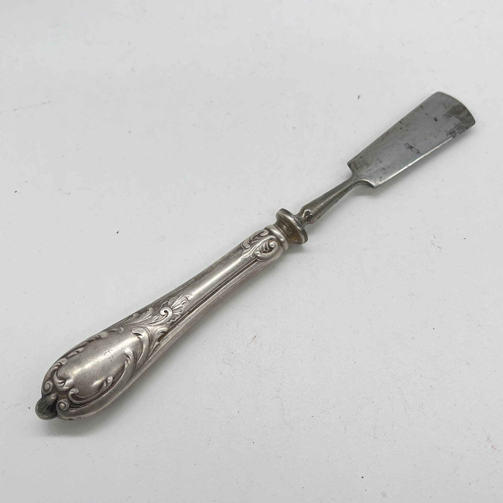 Нож для масла с растительным декором на ручке, металл, посеребрение, August Wellner Söhne, Германия, 1918-1934 гг.