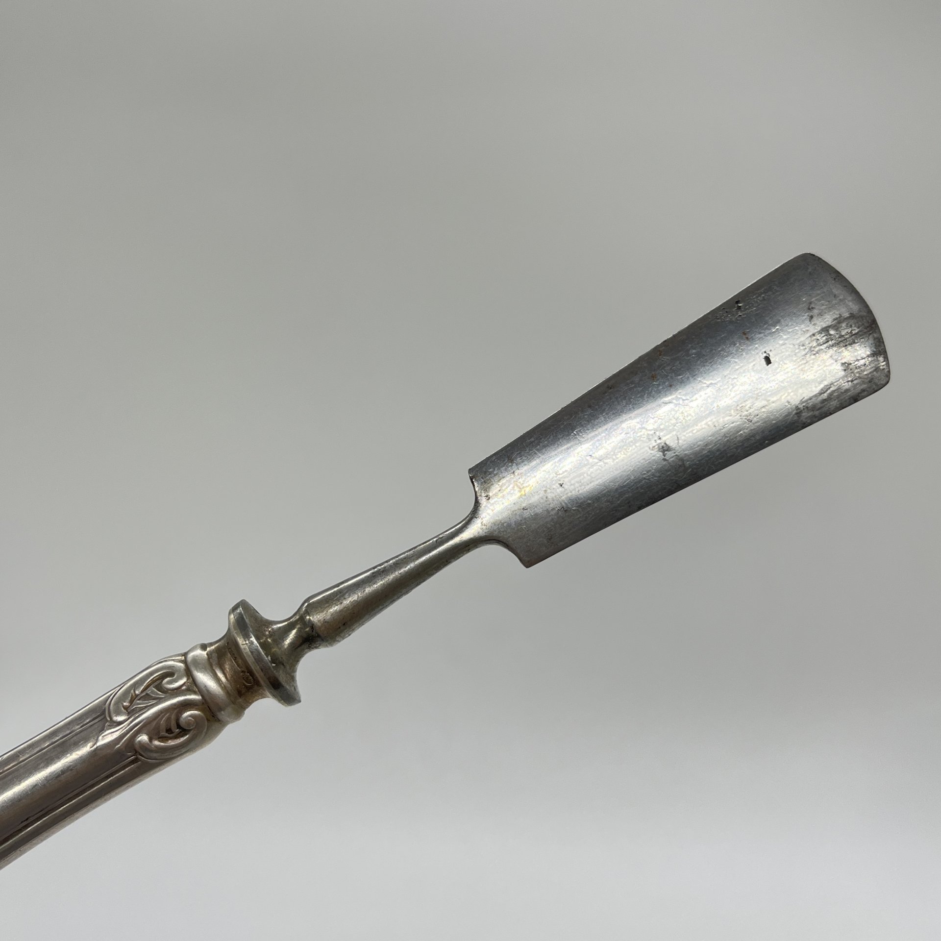 Нож для масла с растительным декором на ручке, металл, посеребрение, August Wellner Söhne, Германия, 1918-1934 гг.