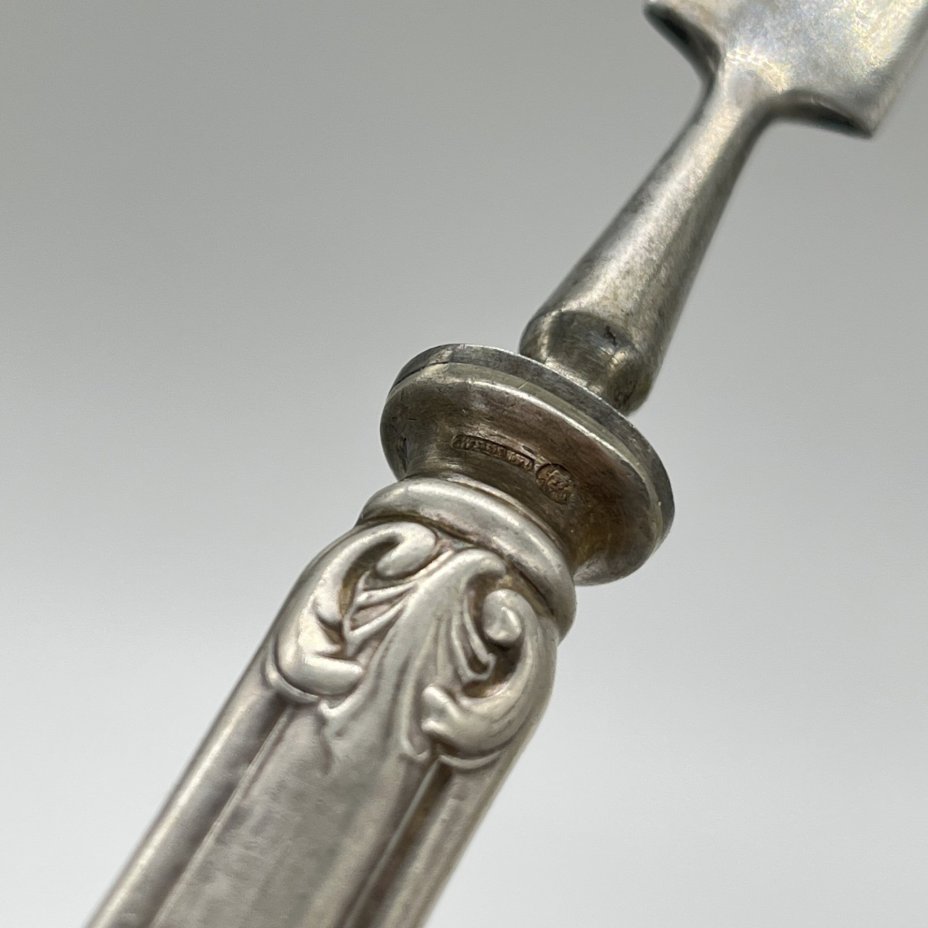 Нож для масла с растительным декором на ручке, металл, посеребрение, August Wellner Söhne, Германия, 1918-1934 гг.