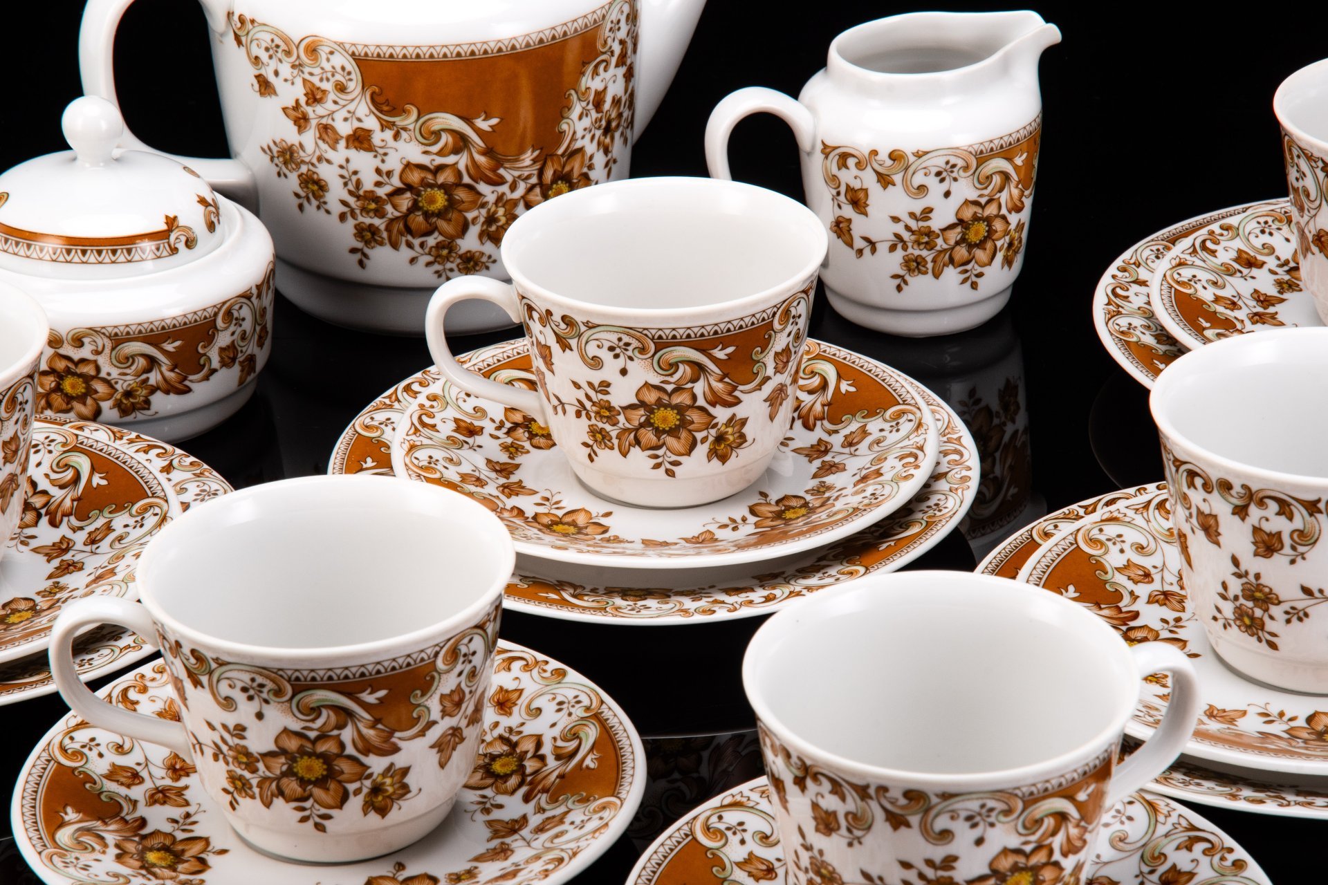 Сервиз чайный с цветочным орнаментом в охристой гамме на 6 персон (19 предметов), фарфор, печать, Moritz Zdekauer (MZ), Чехословакия, 1970-1990 гг.