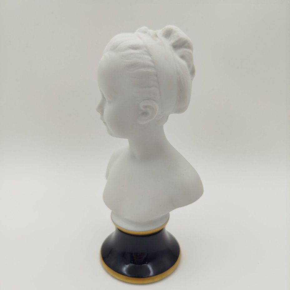 Бюст "Луиза Броньяр" ("Девочка") по мотивам одноименного произведения Жана Антуана Гудона