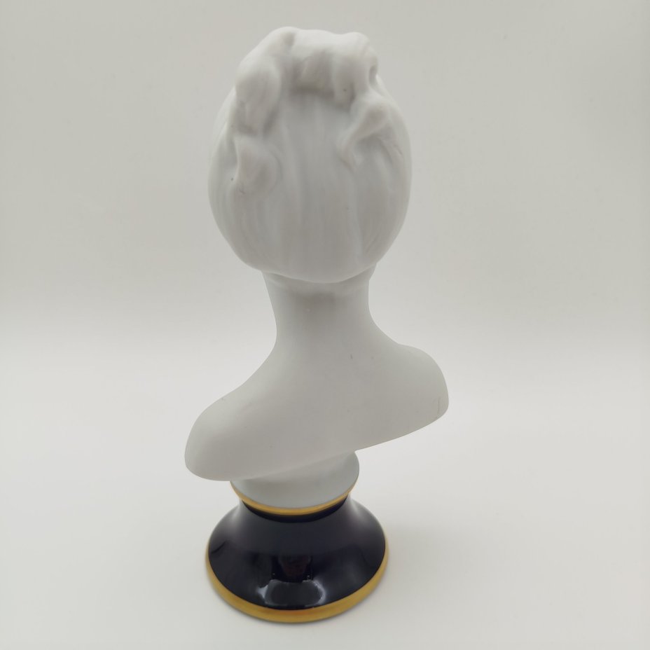 Бюст "Луиза Броньяр" ("Девочка") по мотивам одноименного произведения Жана Антуана Гудона