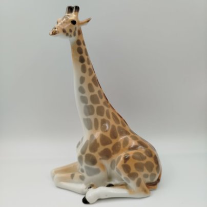 Статуэтка "Жираф", скульптор П.П. Веселов, фарфор, аэрография, роспись, Ленинградский фарфоровый завод (ЛФЗ), Россия, 1989-2001 гг.