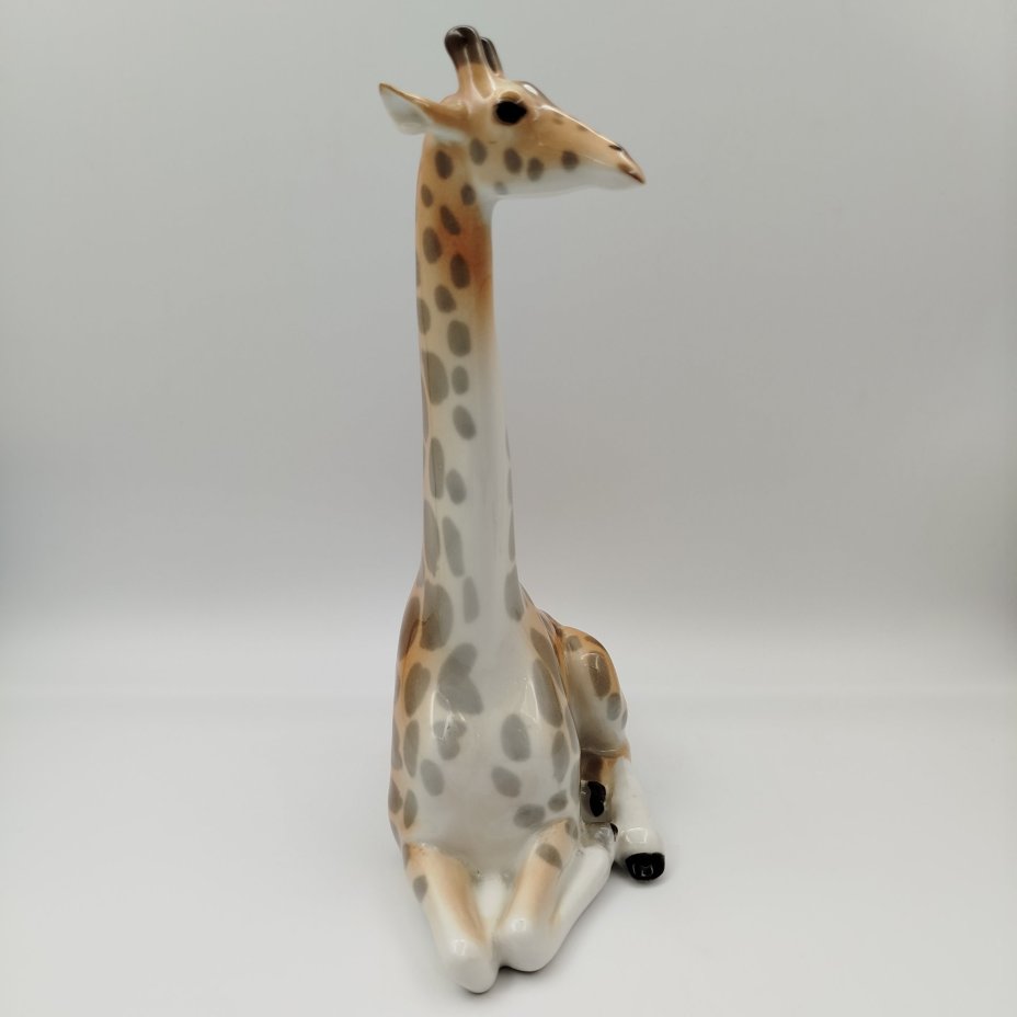 Статуэтка "Жираф", скульптор П.П. Веселов, фарфор, аэрография, роспись, Ленинградский фарфоровый завод (ЛФЗ), Россия, 1989-2001 гг.