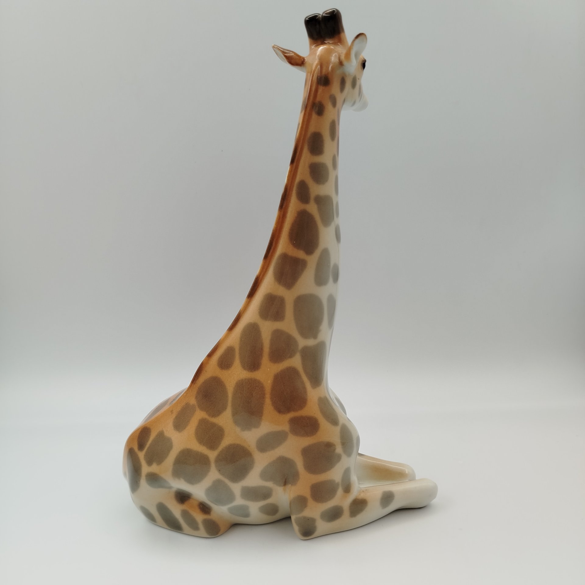 Статуэтка "Жираф", скульптор П.П. Веселов, фарфор, аэрография, роспись, Ленинградский фарфоровый завод (ЛФЗ), Россия, 1989-2001 гг.