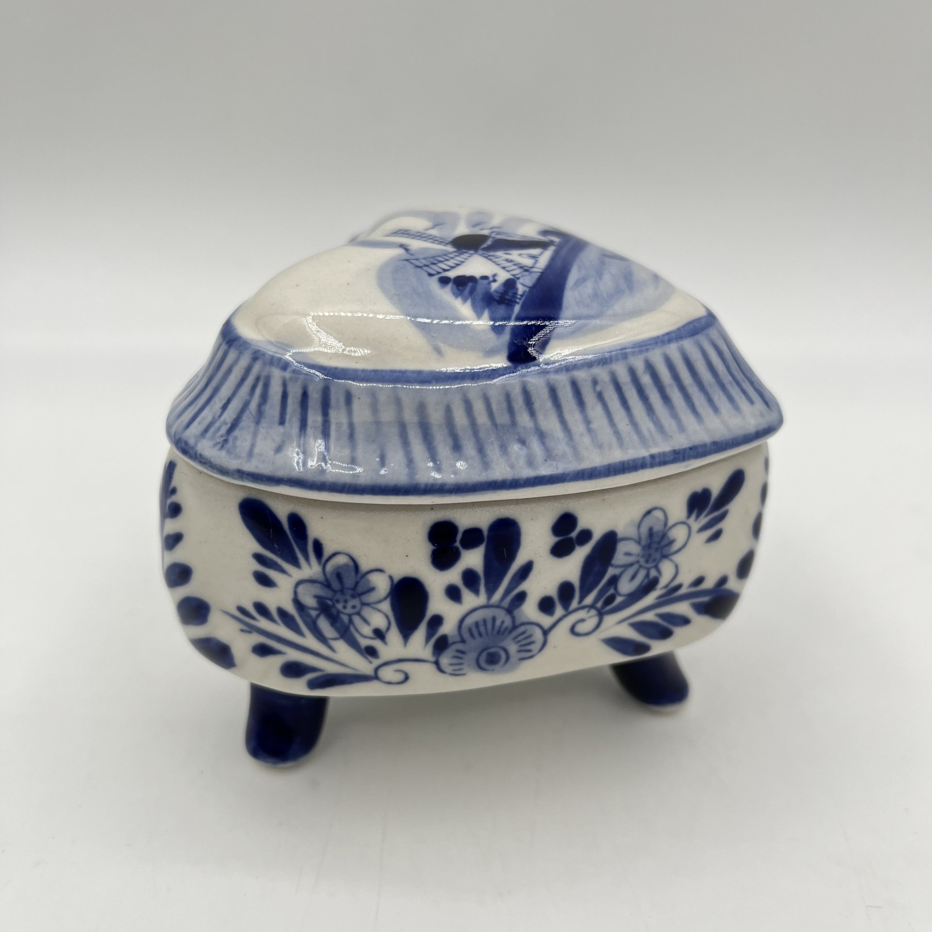 Шкатулка в форме сердца с изображением мельницы, Delfts Blauw