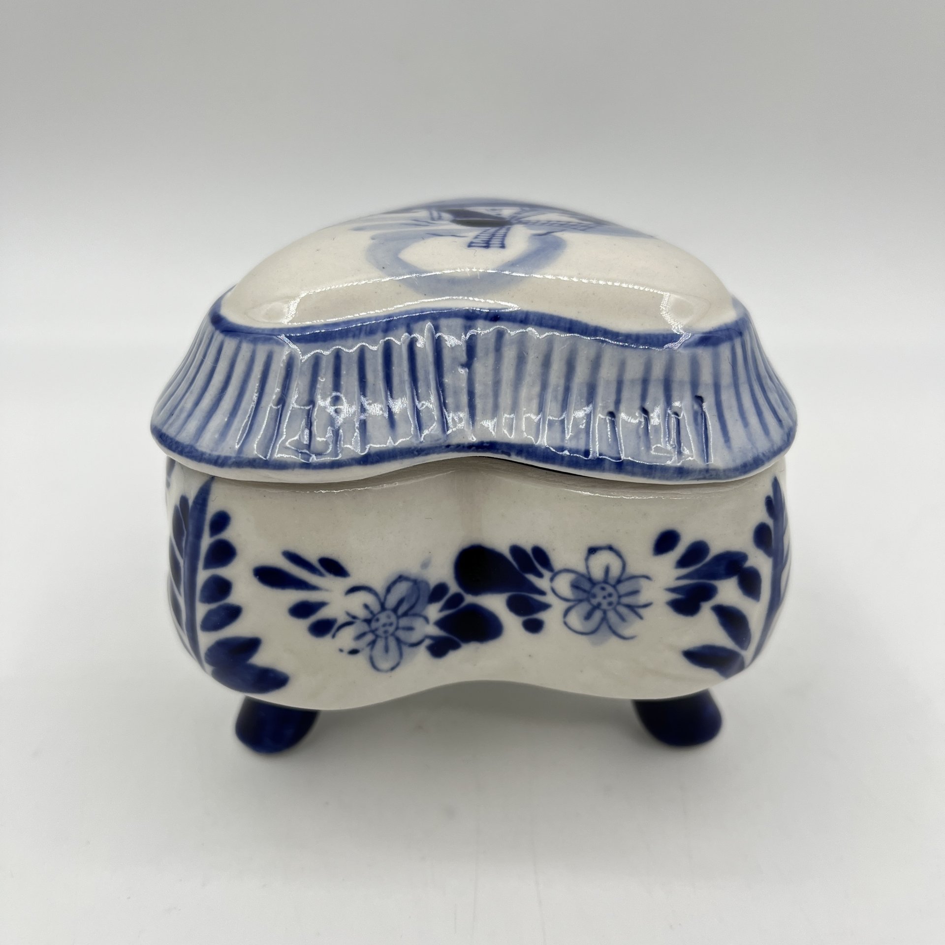 Шкатулка в форме сердца с изображением мельницы, Delfts Blauw